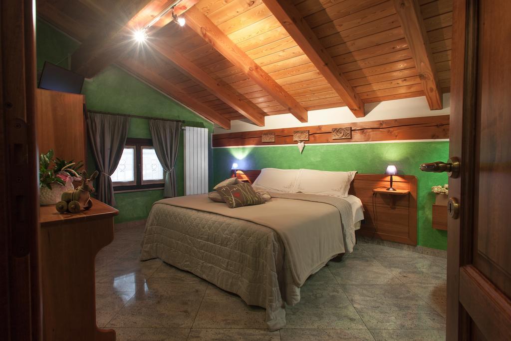 B&B Al Castel Пон-Сен-Мартен Номер фото
